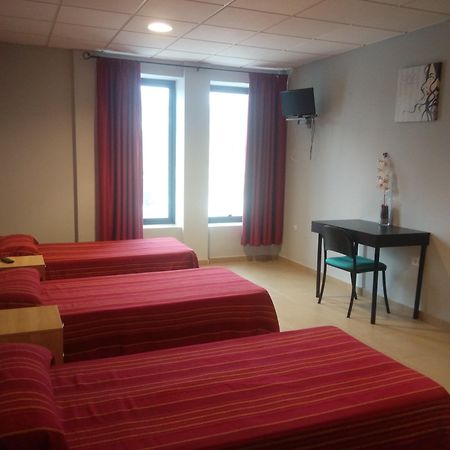 Hostal La Molina Эль-Чорро Экстерьер фото