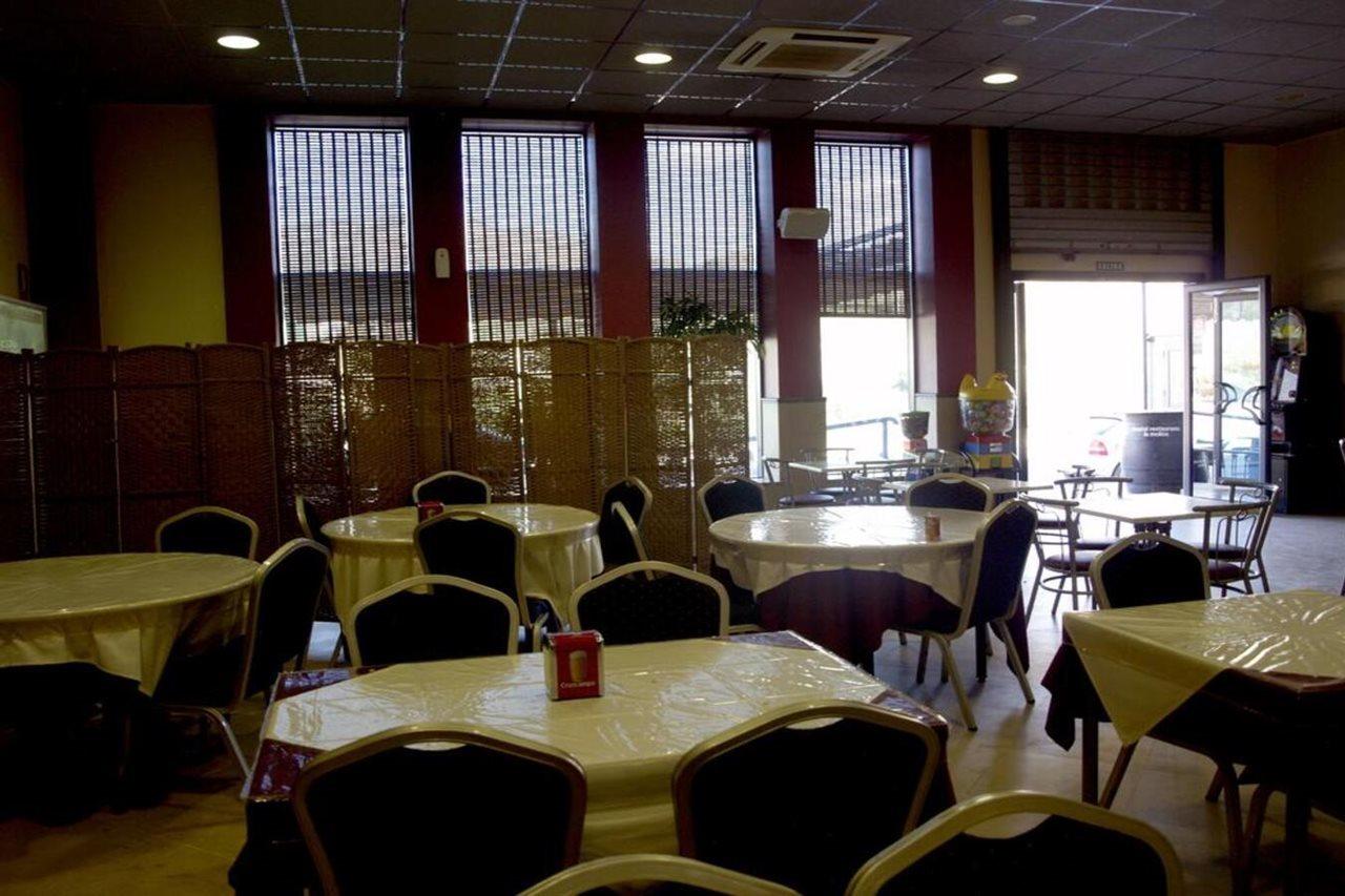 Hostal La Molina Эль-Чорро Экстерьер фото
